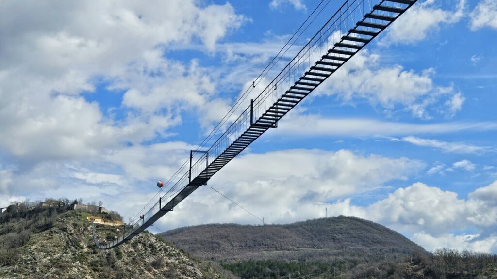 A Sellano il ponte tibetano più alto del mondo